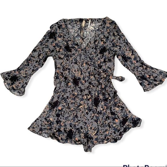 Free People All The Right Ruffles Blue Romper Sz S - Picture 4 of 15